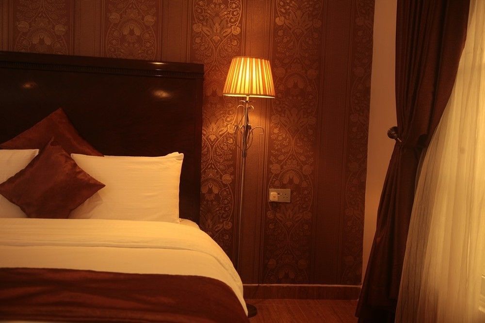 Fryburg Suites Aliayabiagba Exterior foto