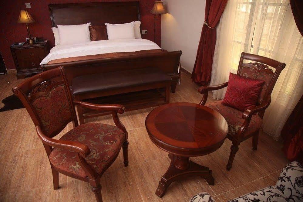 Fryburg Suites Aliayabiagba Exterior foto